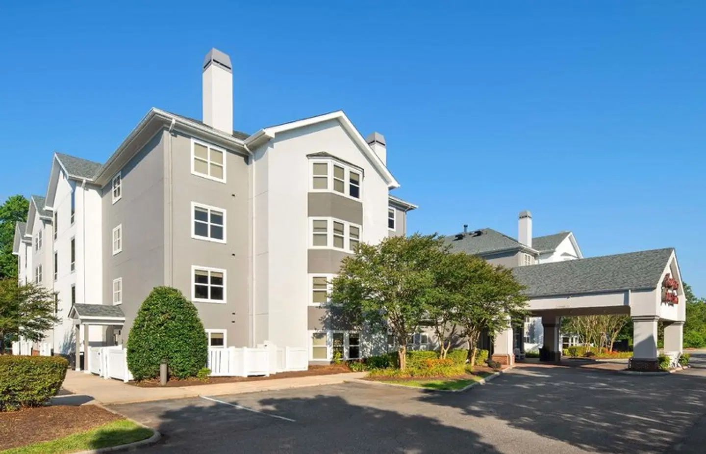 Hampton Inn & Suites Newport News (Oyster Point) EXTERIOR