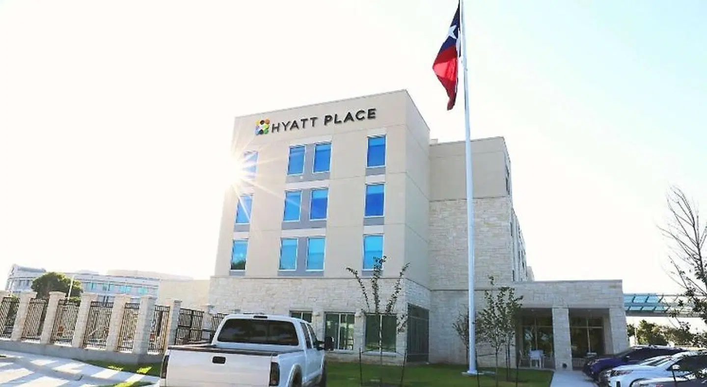 Hyatt Place Austin Airport EXTERIOR