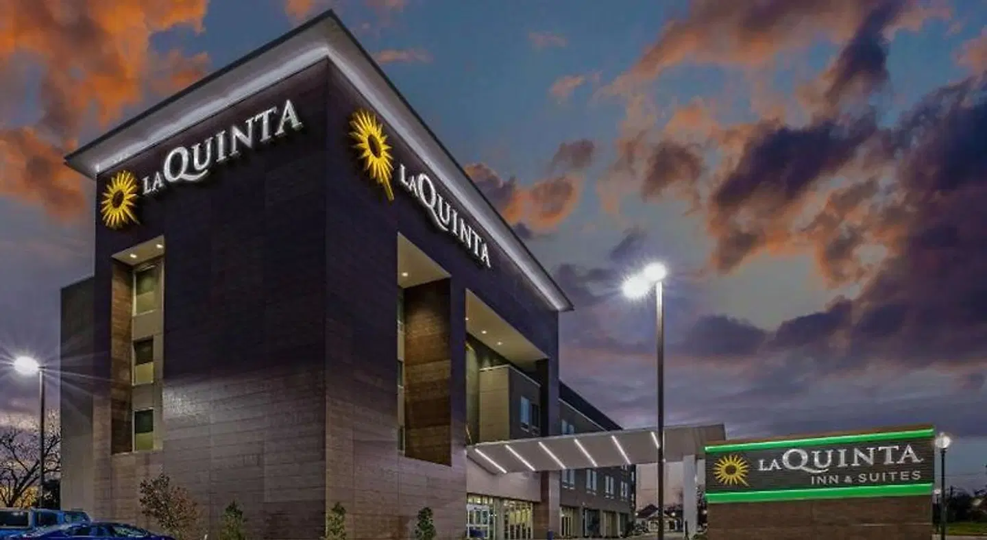 La Quinta Inn and Suites by Wyndham Waco Downtown - Baylor EXTERIOR