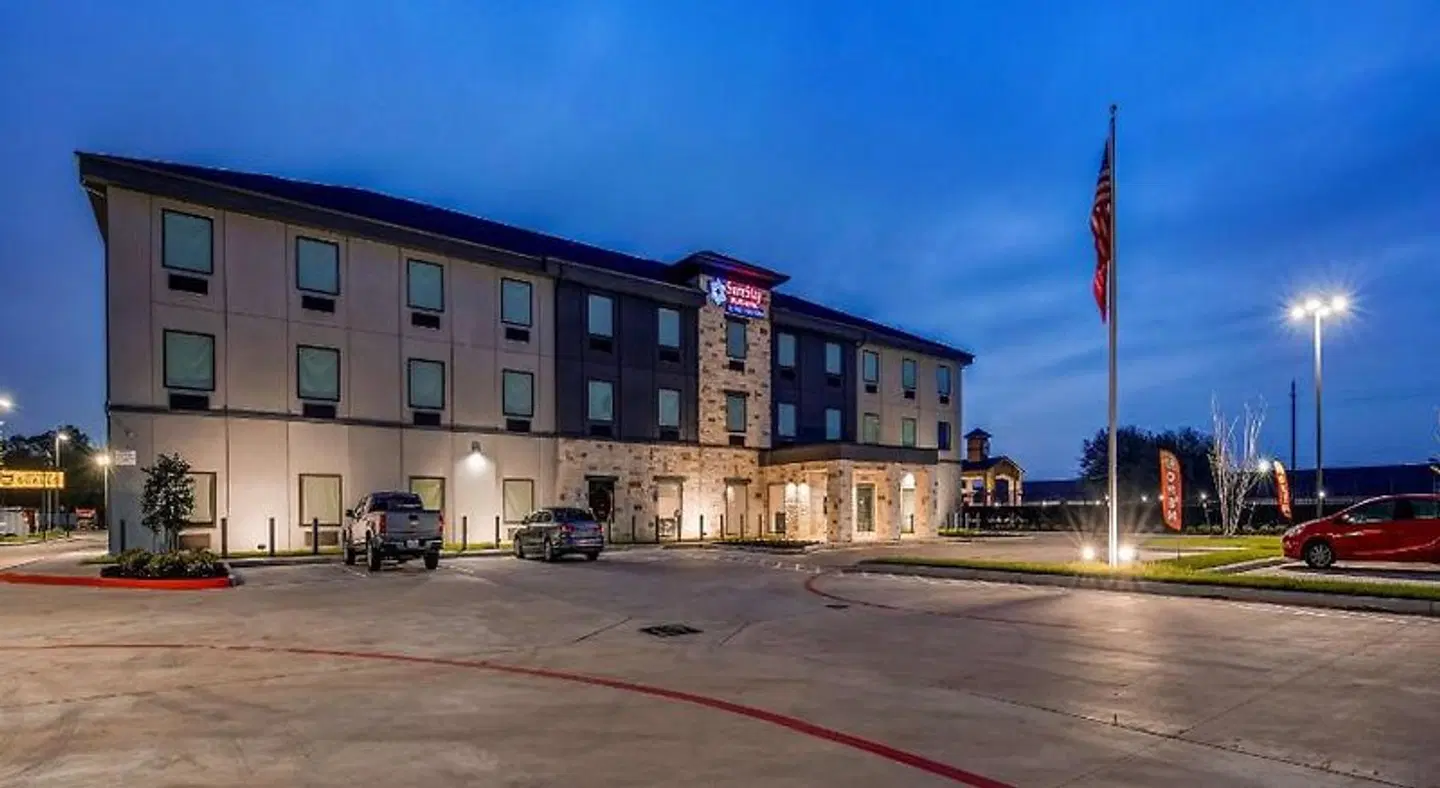 SureStay Plus Hotel by Best Western Humble EXTERIOR