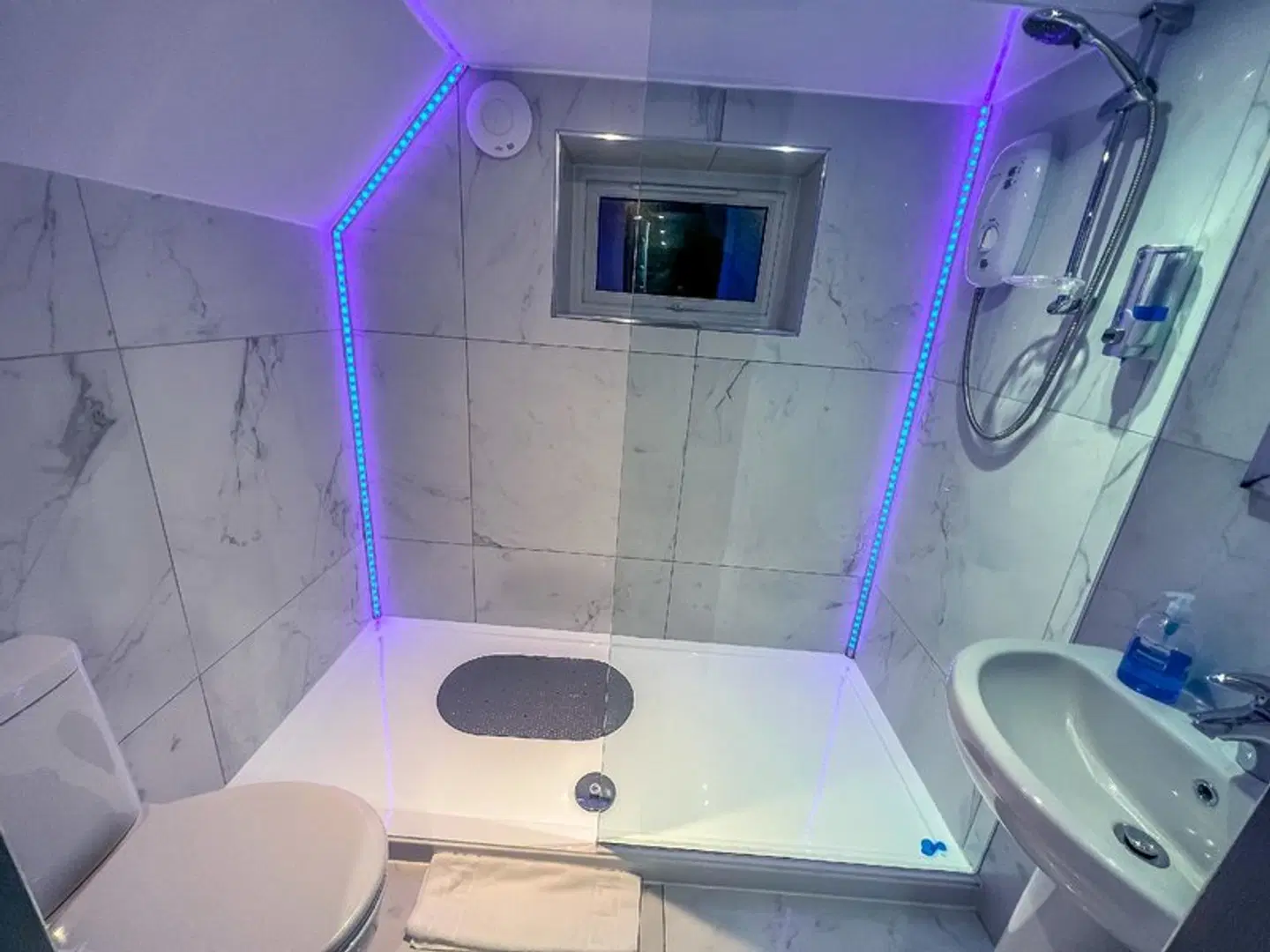 Twenty Hotel and Bar Badezimmer