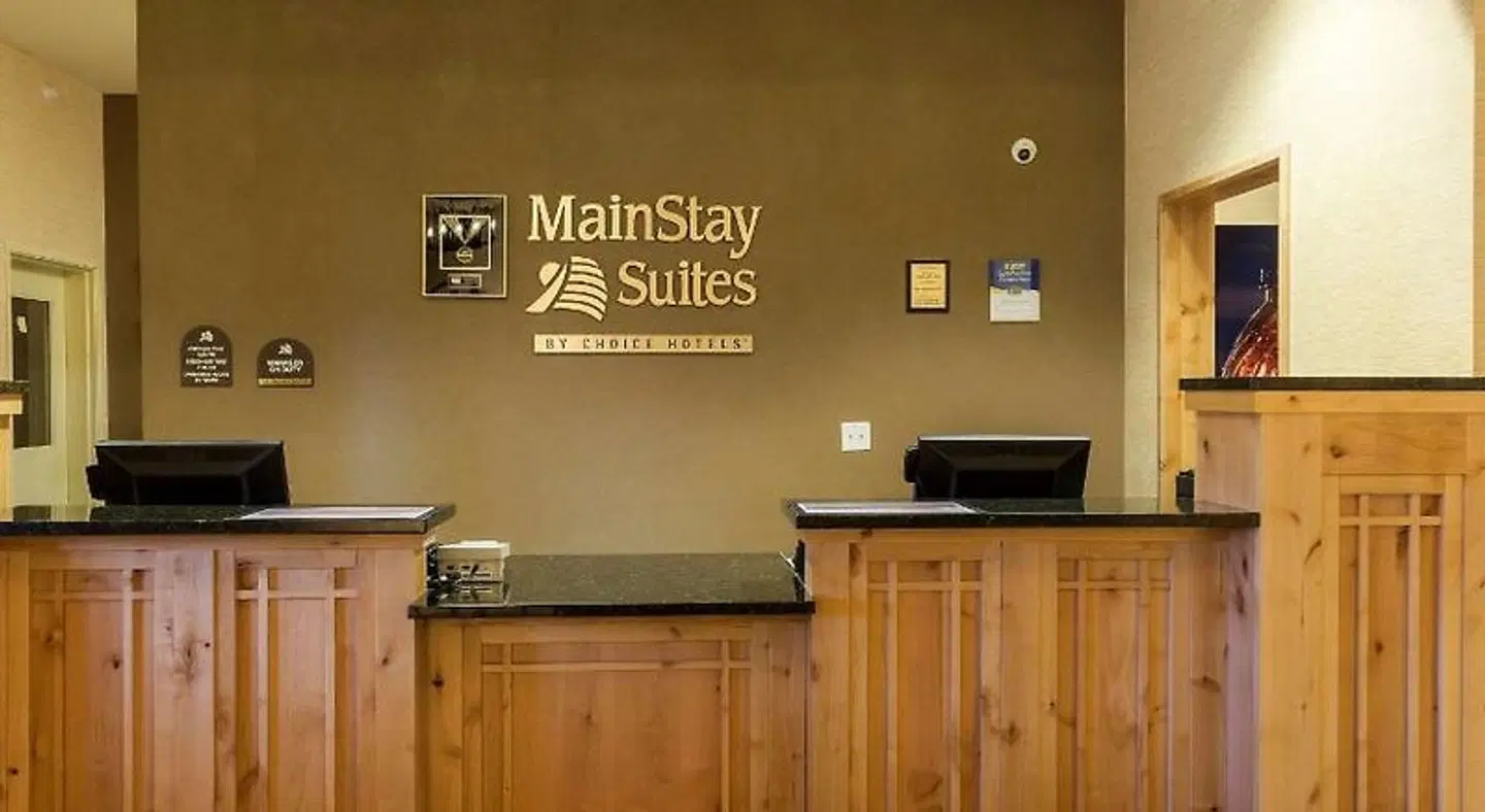 MainStay Suites Williston LOUNGE_LOBBY