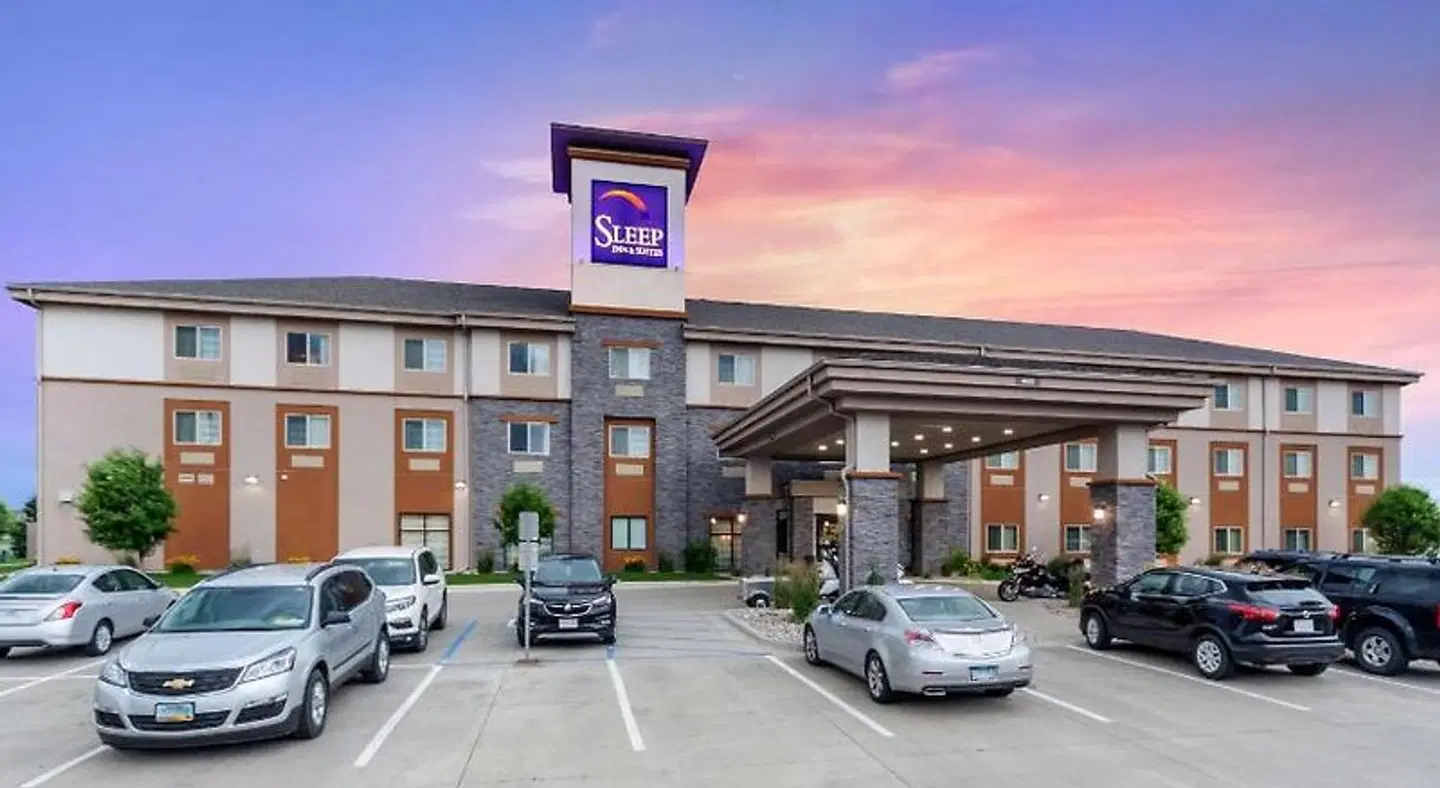 Sleep Inn & Suites Fargo Medical Center EXTERIOR