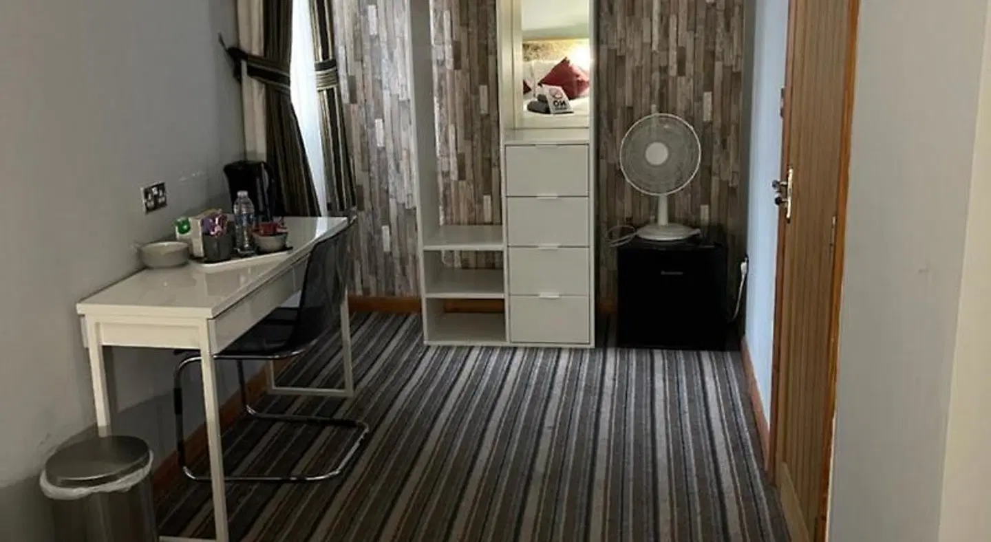 Six Bells ROOM_EXAMPLE