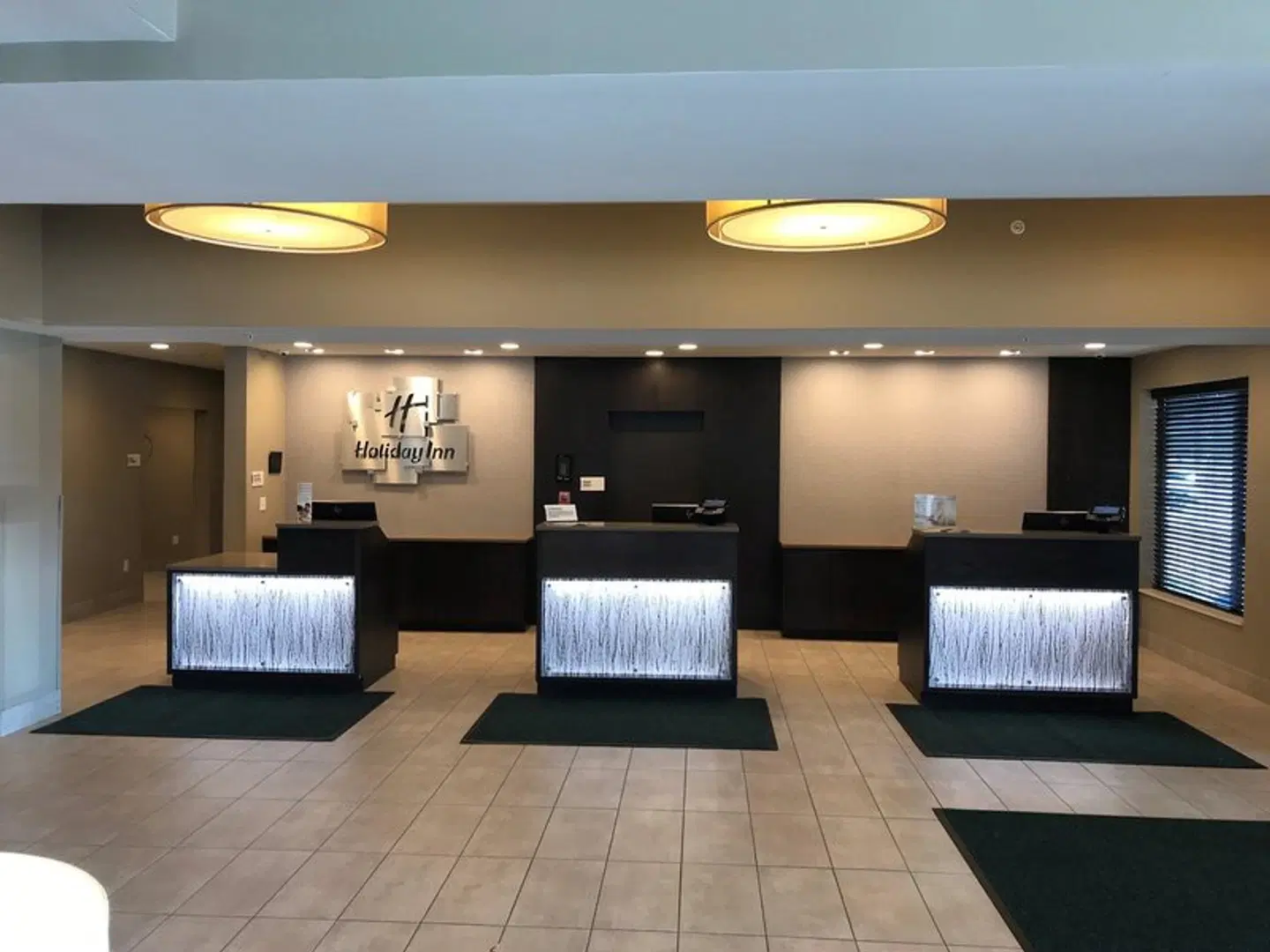 Holiday Inn Chicago Northwest - Schaumburg by IHG LOUNGE_LOBBY