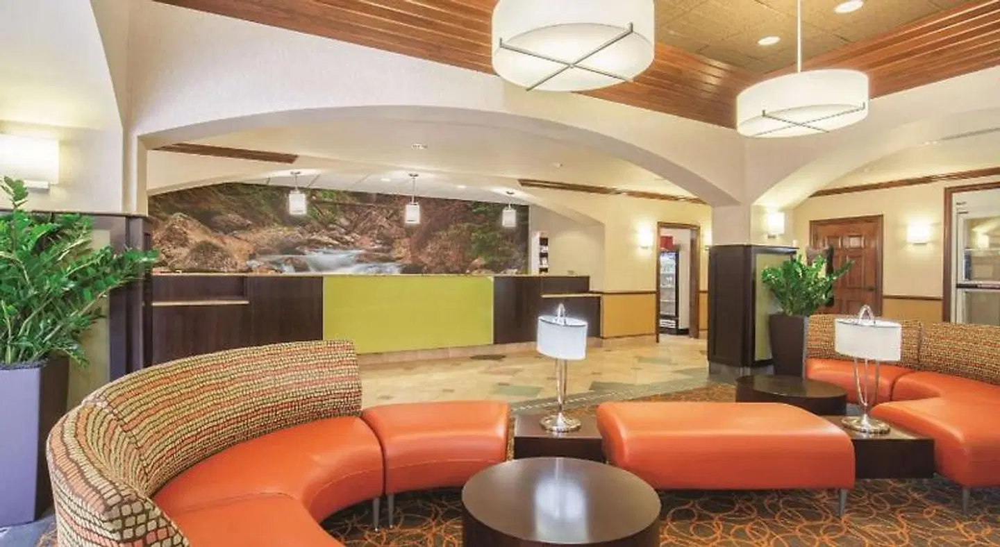 La Quinta Inn & Suites Bentonville LOUNGE_LOBBY