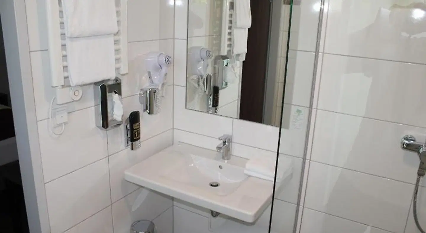 Hotel ARENA Villa am Wasserpark Badezimmer