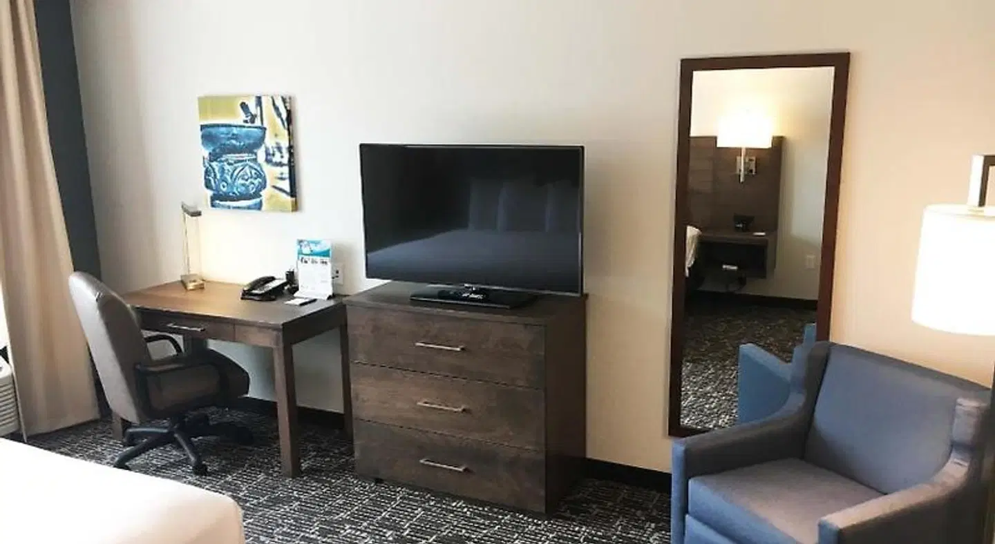 Gundersen Hotel & Suites ROOM_EXAMPLE