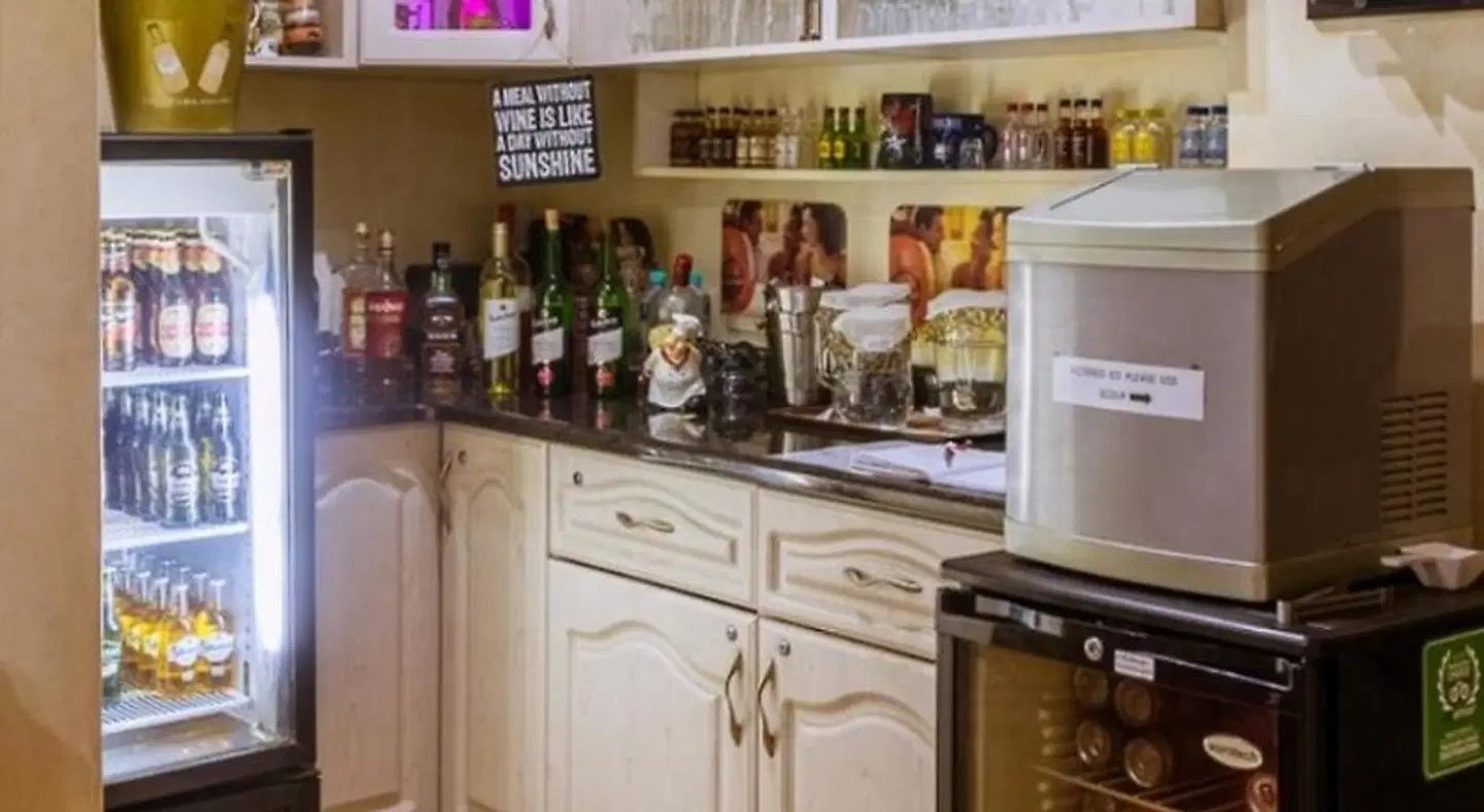 Centre Court B&B Bar