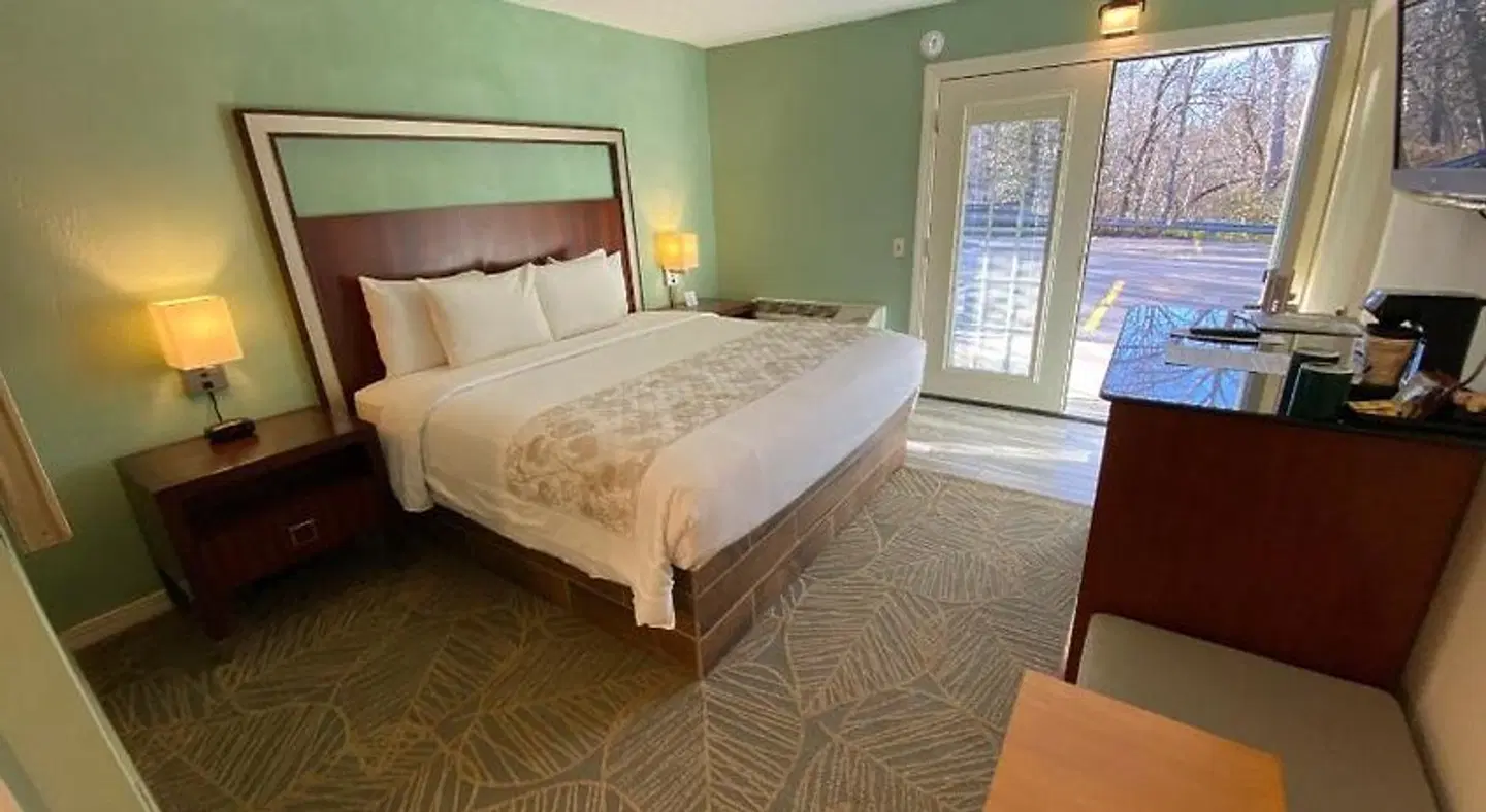 Cascades Inn ROOM_EXAMPLE