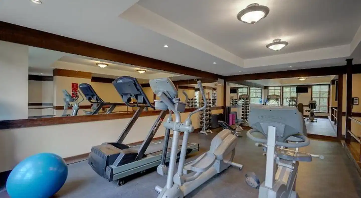 BLACKCOMB SPRINGS SUITES BY CLIQUE Sport und Entertainment