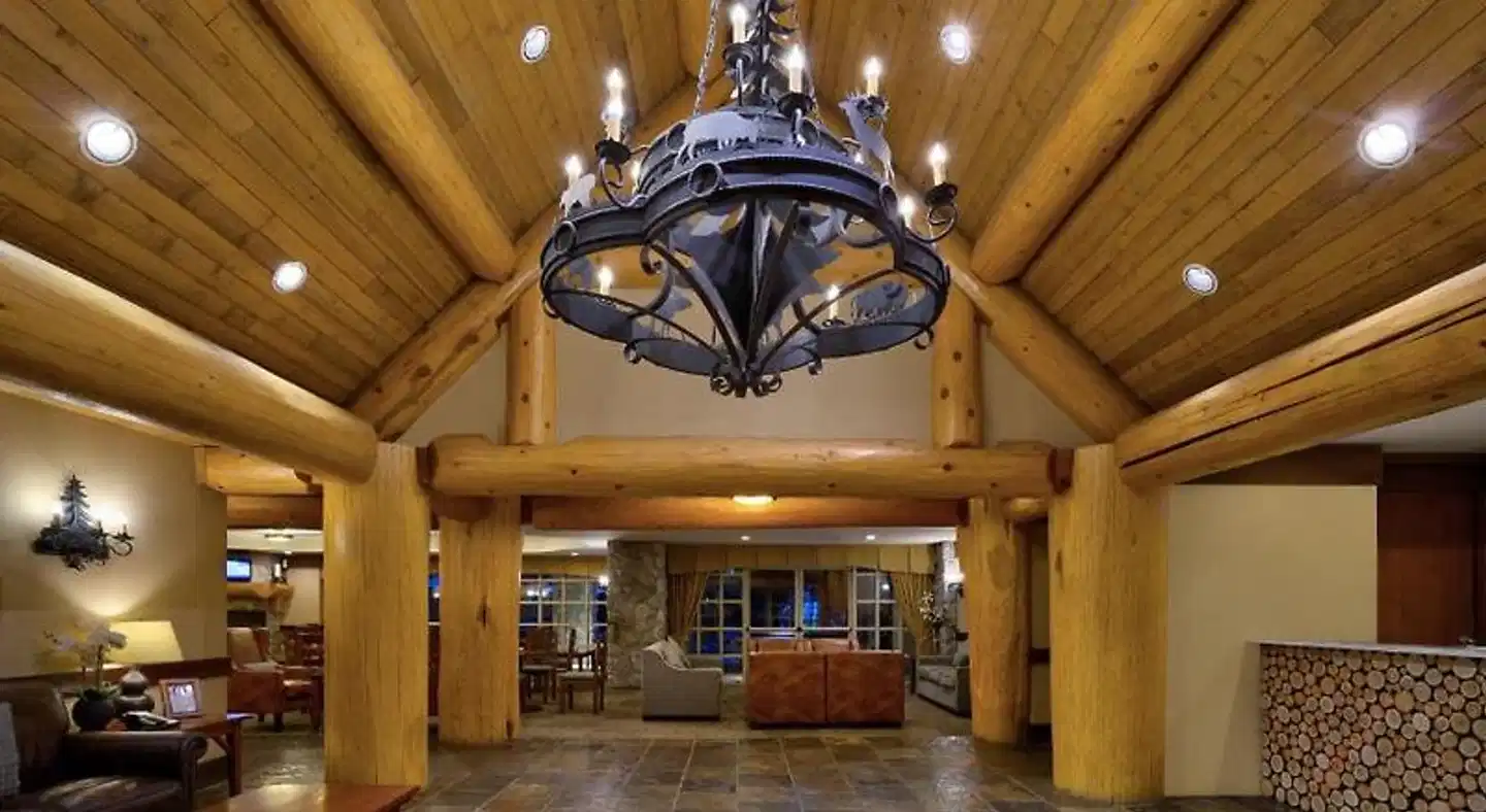 BLACKCOMB SPRINGS SUITES BY CLIQUE Lobby
