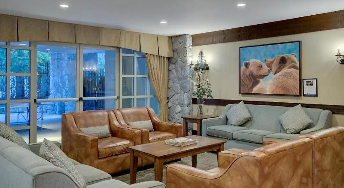 BLACKCOMB SPRINGS SUITES BY CLIQUE Lobby