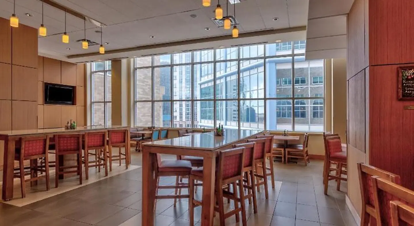 Hyatt Place Minneapolis Downtown Bar