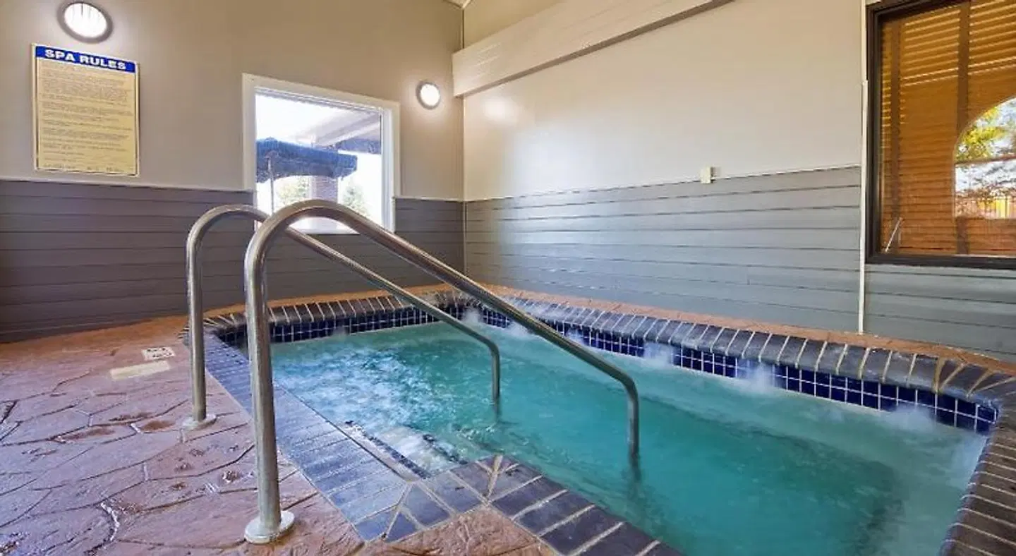 Best Western Alexandria Inn Hallenbad