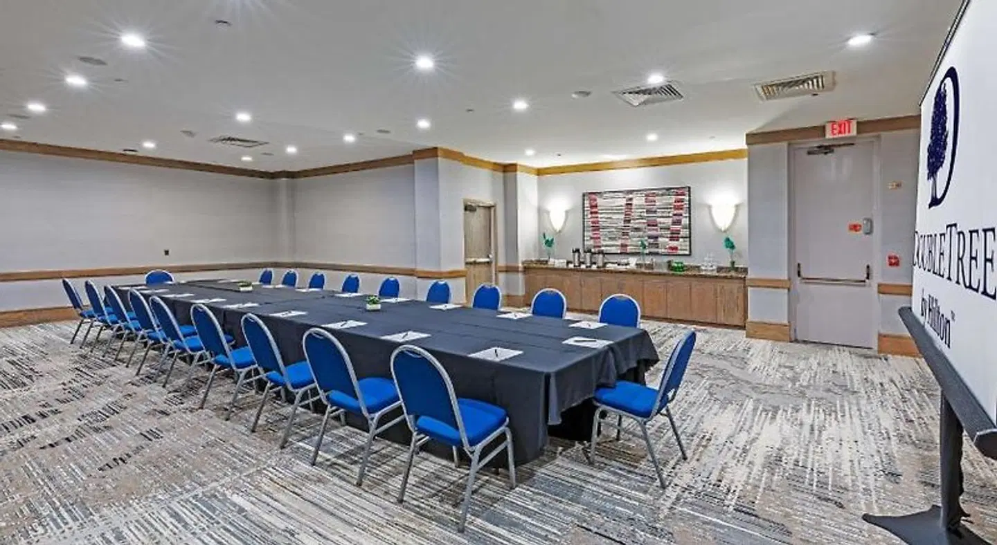 DoubleTree by Hilton Tulsa at Warren Place Konferenz
