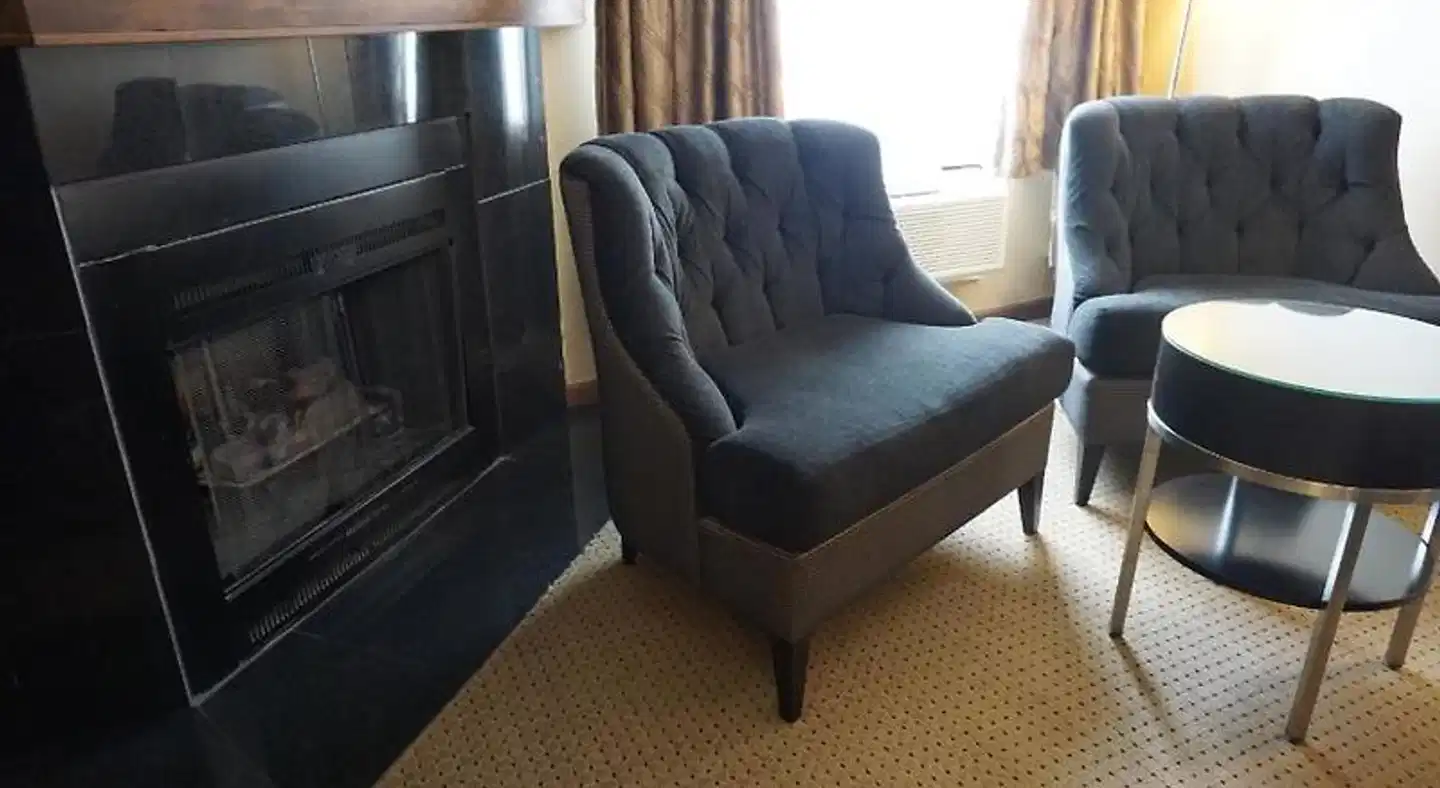 Ramada by Wyndham Kelowna Hotel & Conference Center Lobby