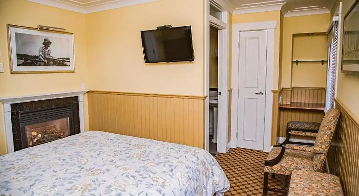 Salt Spring Inn Ltd ROOM_EXAMPLE