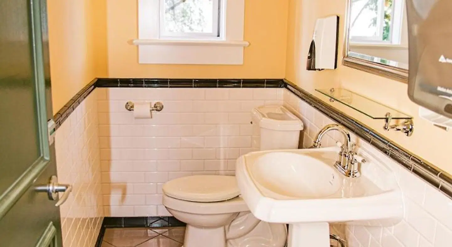 Salt Spring Inn Ltd Badezimmer
