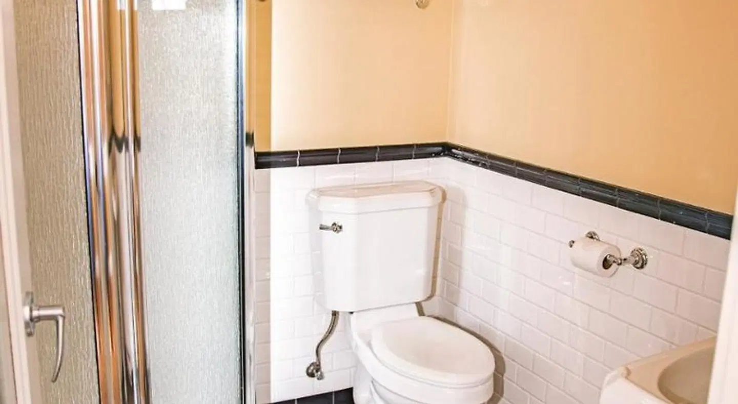 Salt Spring Inn Ltd Badezimmer