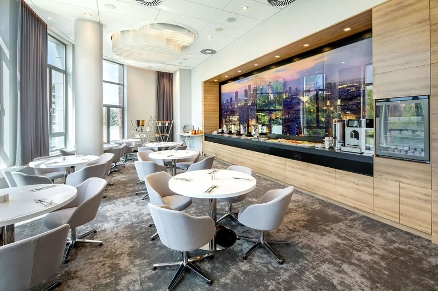 Golden Tulip Warsaw Airport Bar
