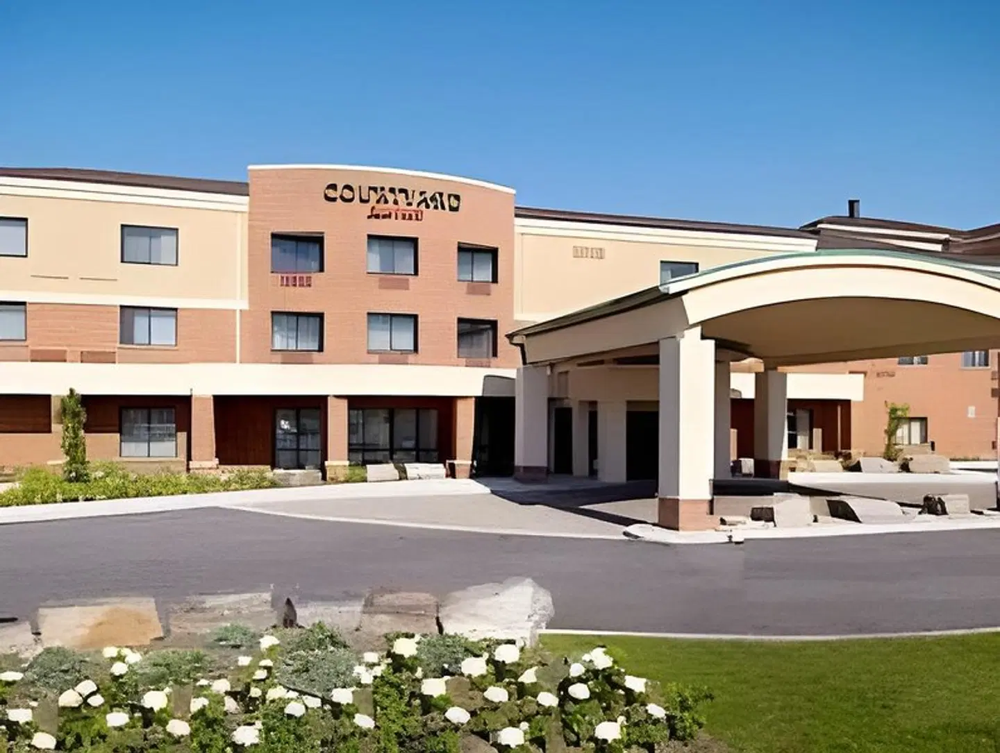 Courtyard by Marriott Hamilton EXTERIOR
