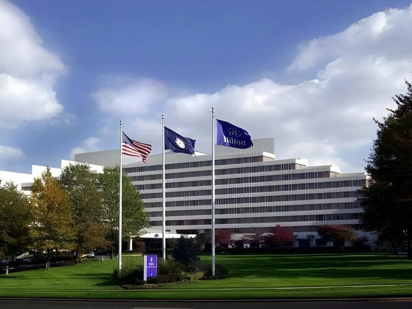 Hilton McLean Tysons Corner EXTERIOR