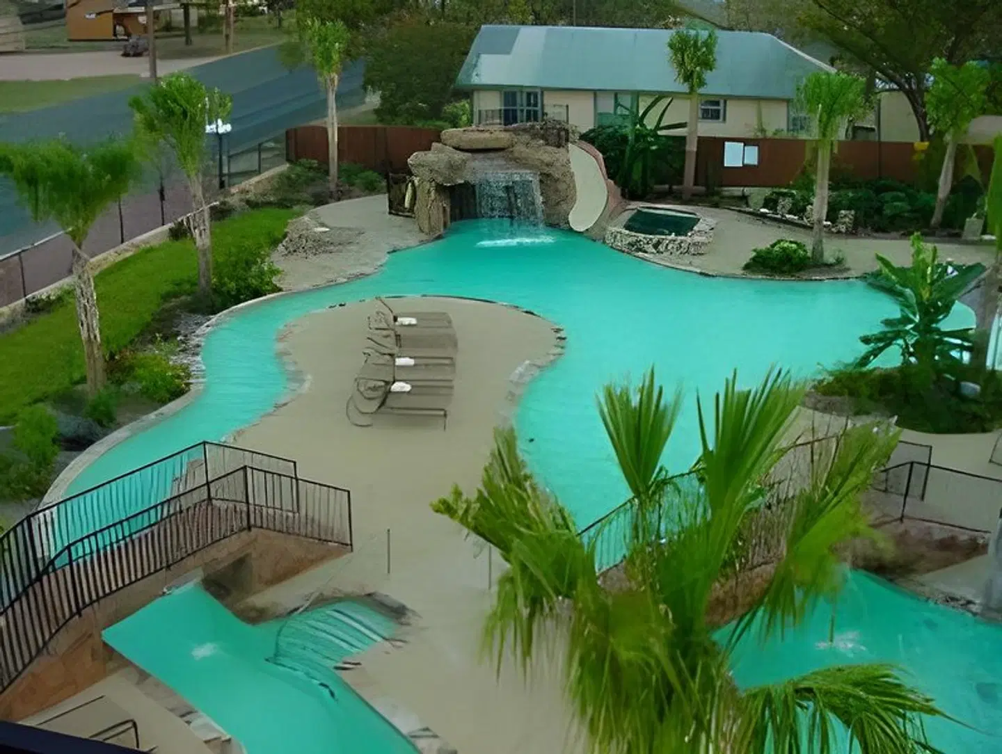 Holiday Inn Express & Suites Fredericksburg by IHG OUTDOOR_POOL
