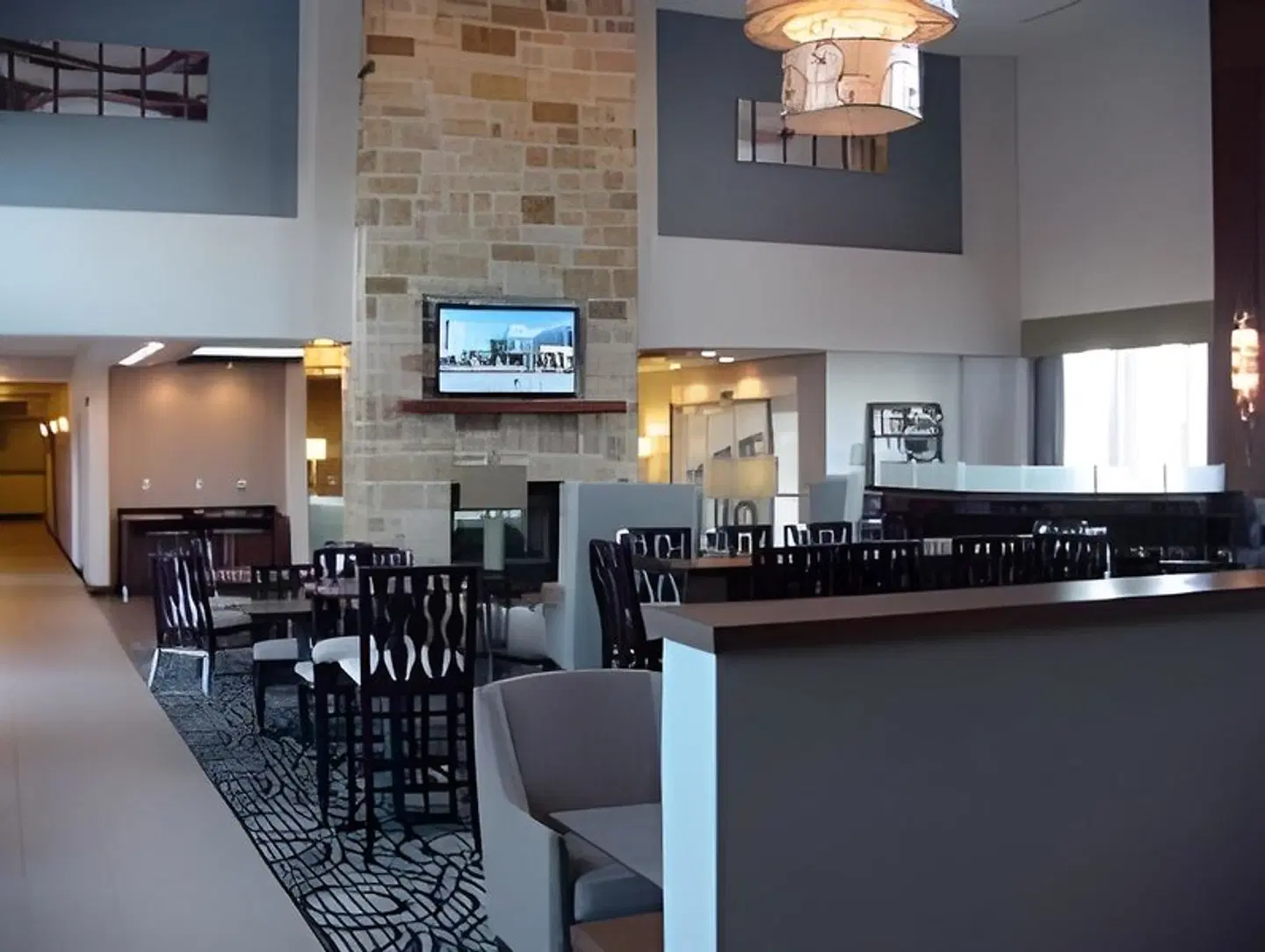 Holiday Inn Express & Suites Fredericksburg by IHG Bar