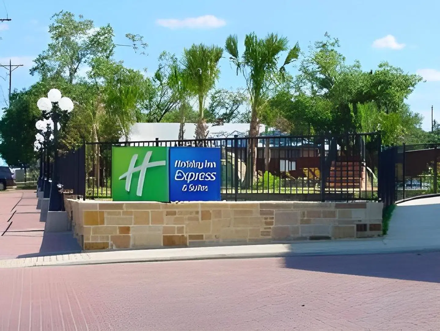 Holiday Inn Express & Suites Fredericksburg by IHG EXTERIOR
