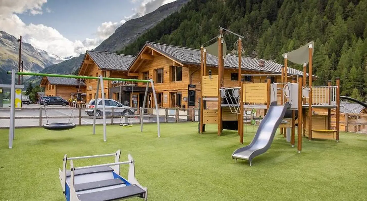 Swisspeak Resorts Zinal EXTERIOR