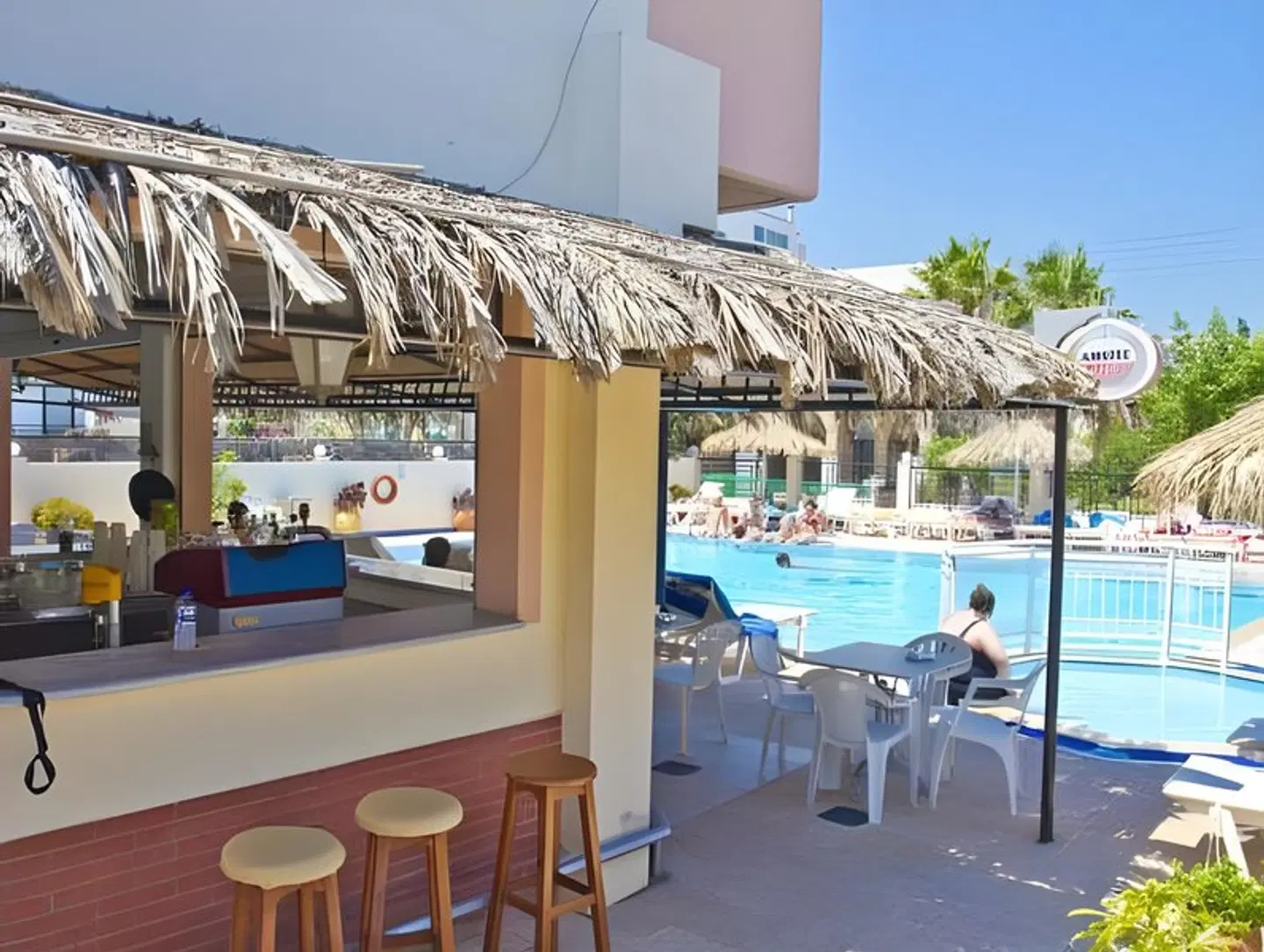 Zouboulia Apartments Bar