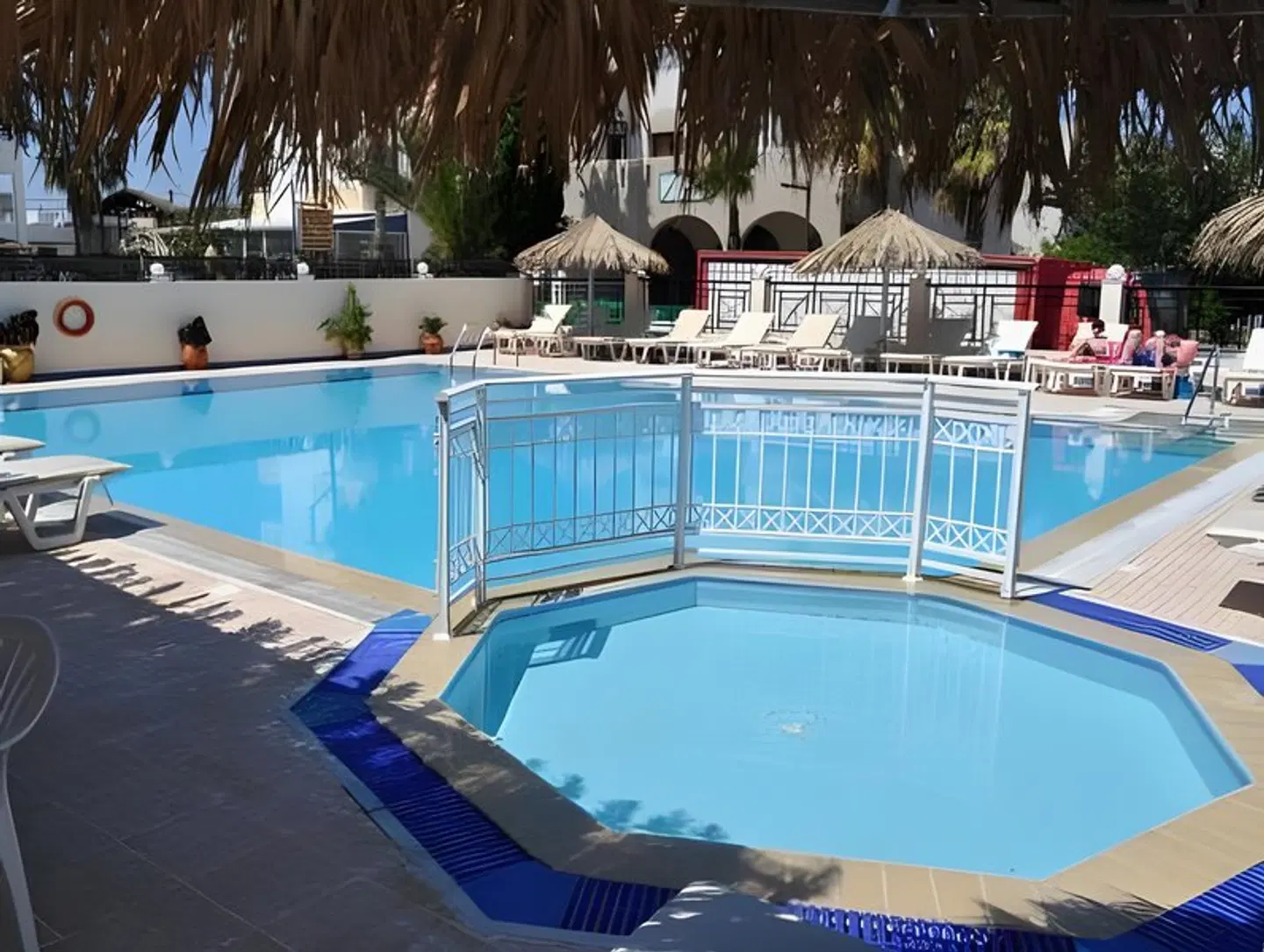 Zouboulia Apartments OUTDOOR_POOL