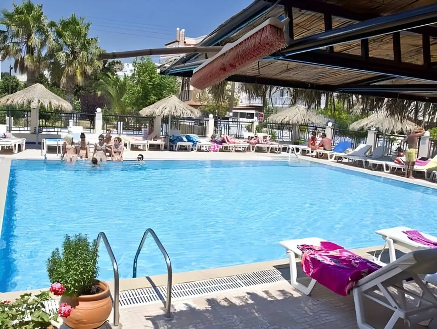 Zouboulia Apartments OUTDOOR_POOL
