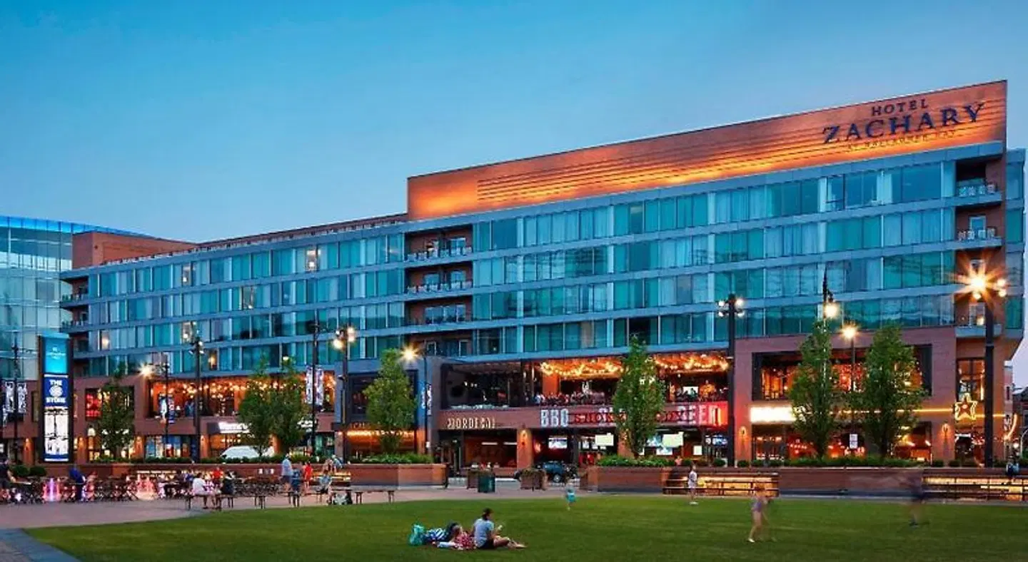 Hotel Zachary EXTERIOR