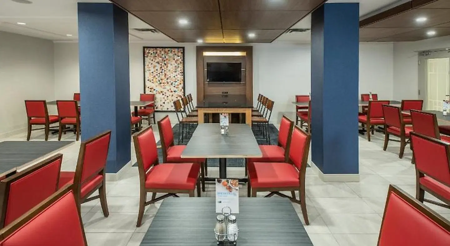 Holiday Inn Express & Suites Medicine Hat Transcanada Hwy 1 by IHG LOUNGE_LOBBY