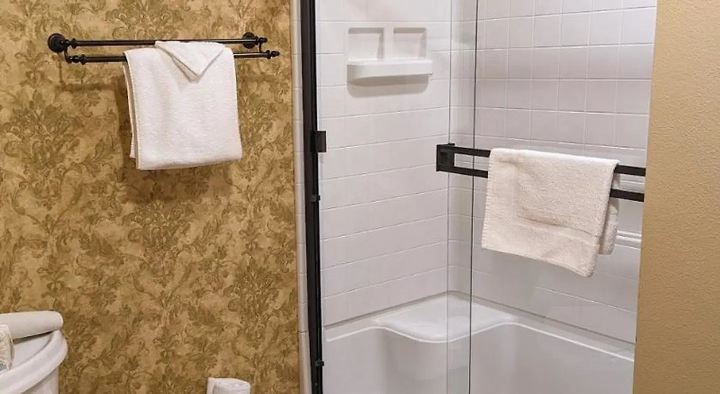 First Gold Hotel Badezimmer