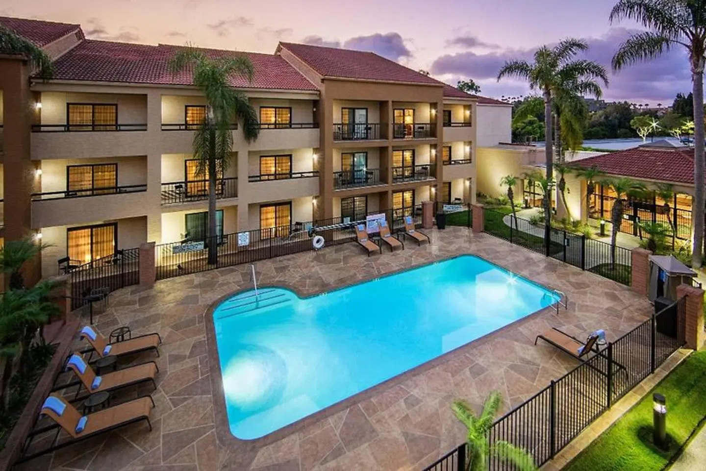 Courtyard by Marriott San Diego Sorrento Valley OUTDOOR_POOL