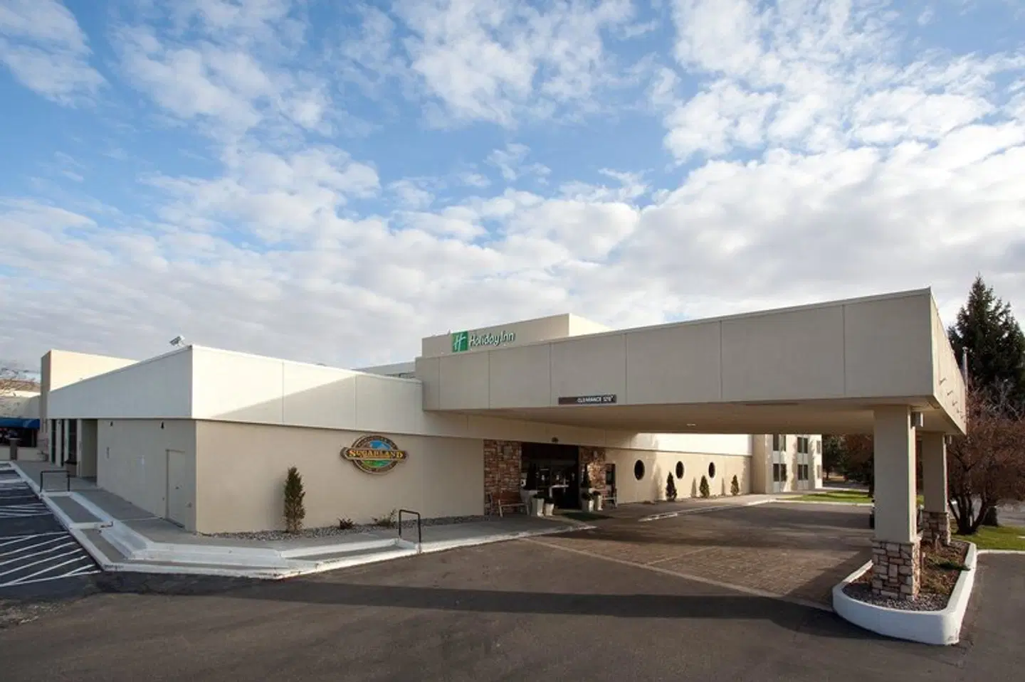 Ramada Plaza by Wyndham Sheridan Hotel & Convention Center EXTERIOR