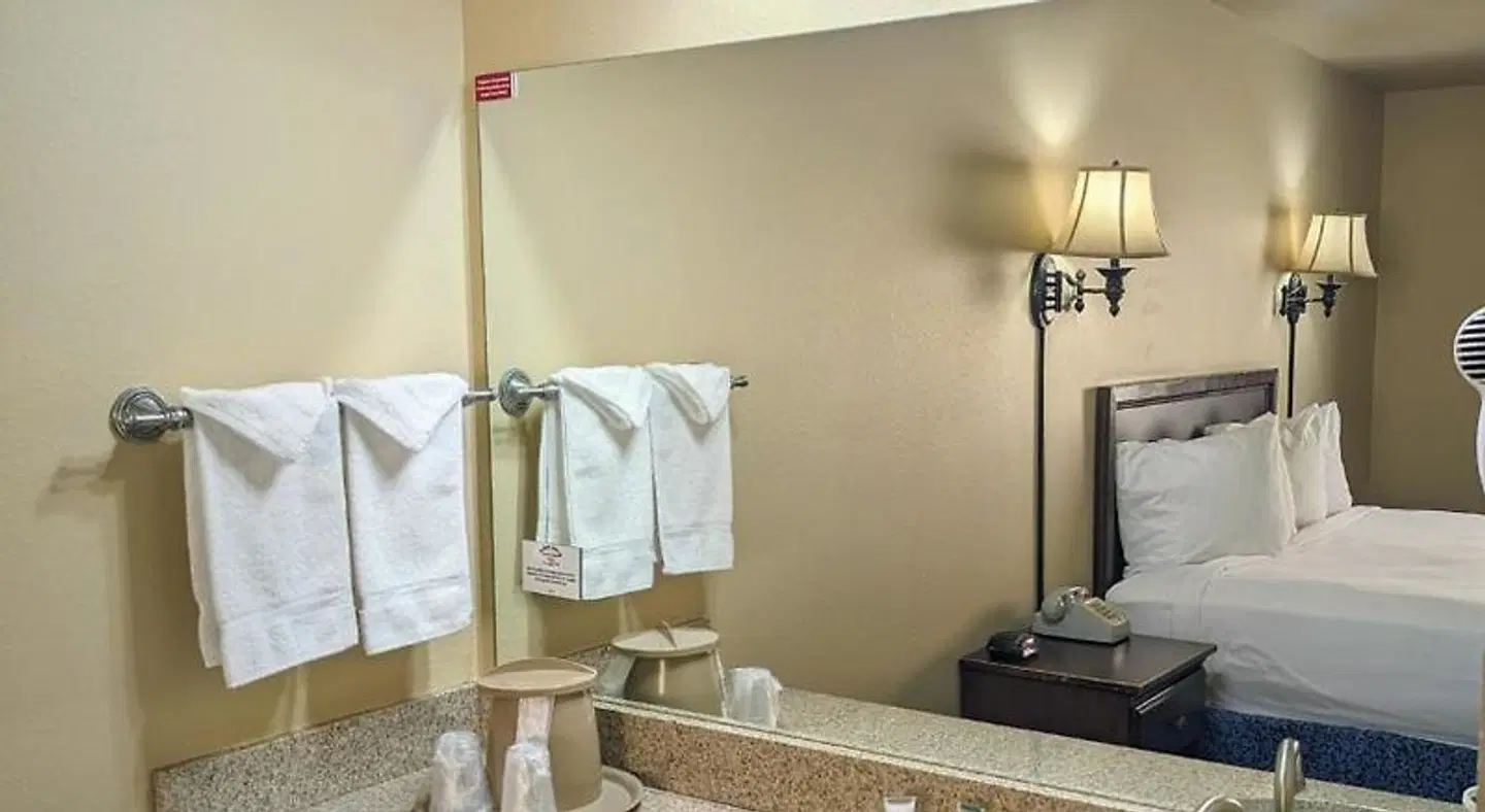 First Gold Hotel Badezimmer