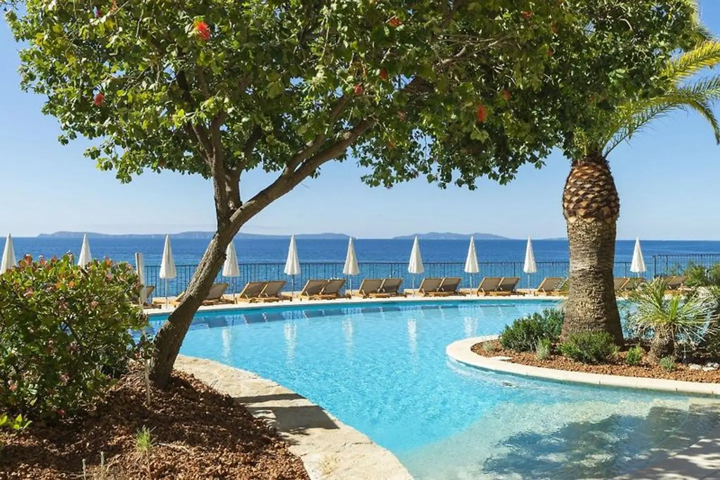 Le Bailli de Suffren OUTDOOR_POOL