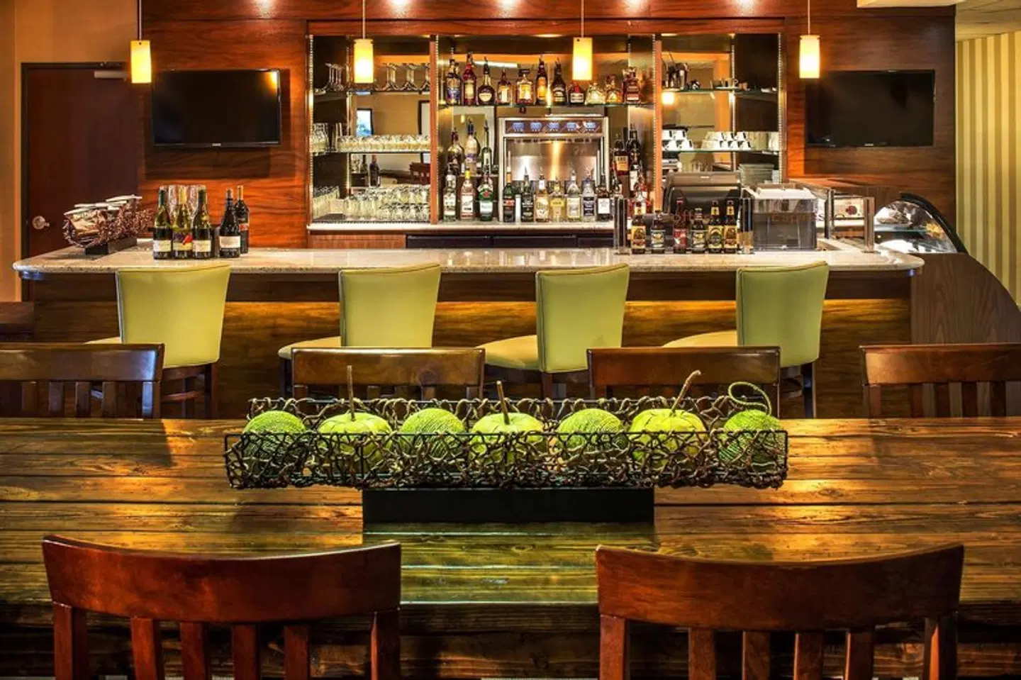 DoubleTree by Hilton Portland Tigard Bar