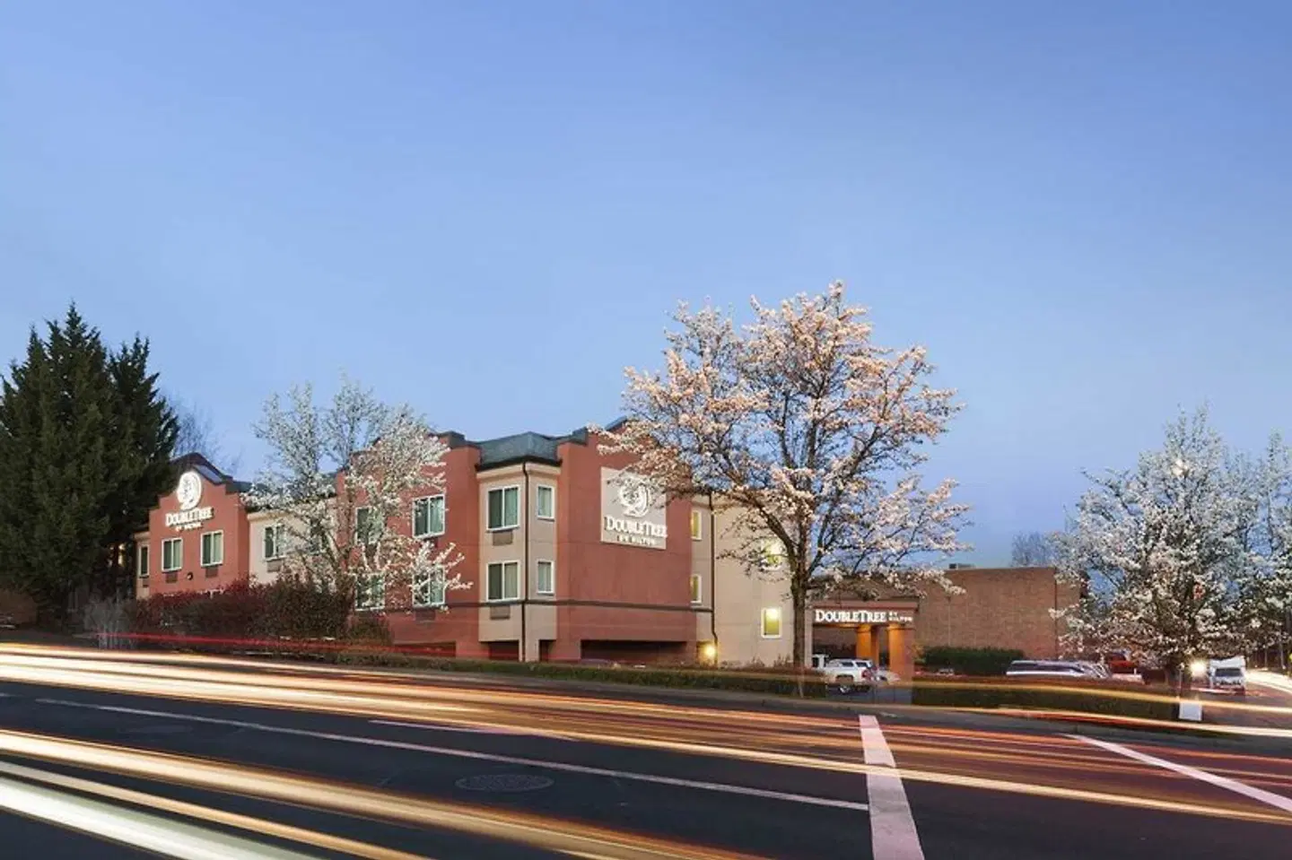 DoubleTree by Hilton Portland Tigard EXTERIOR