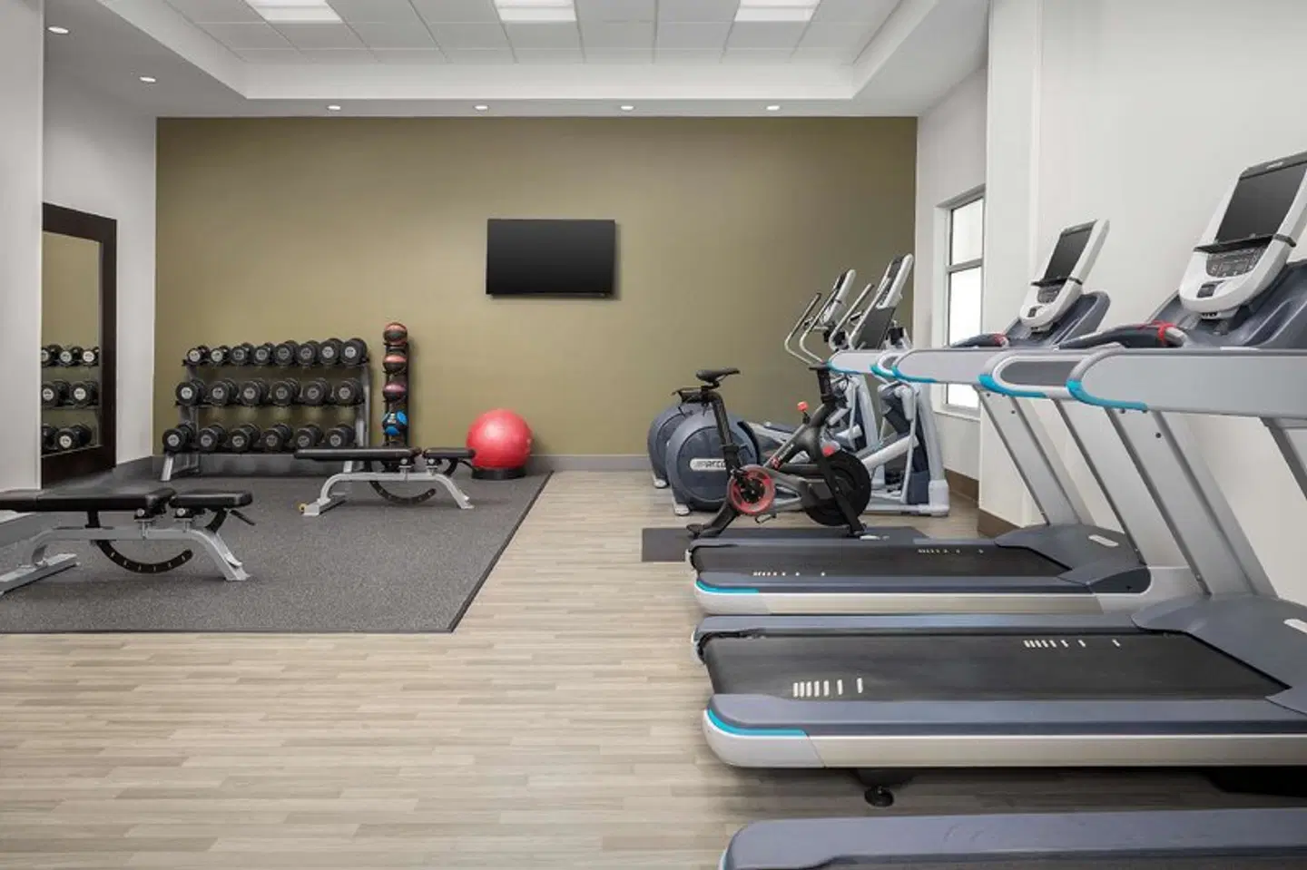 Embassy Suites by Hilton Portland Hillsboro, Oregon SPORTS_AND_LEISURE