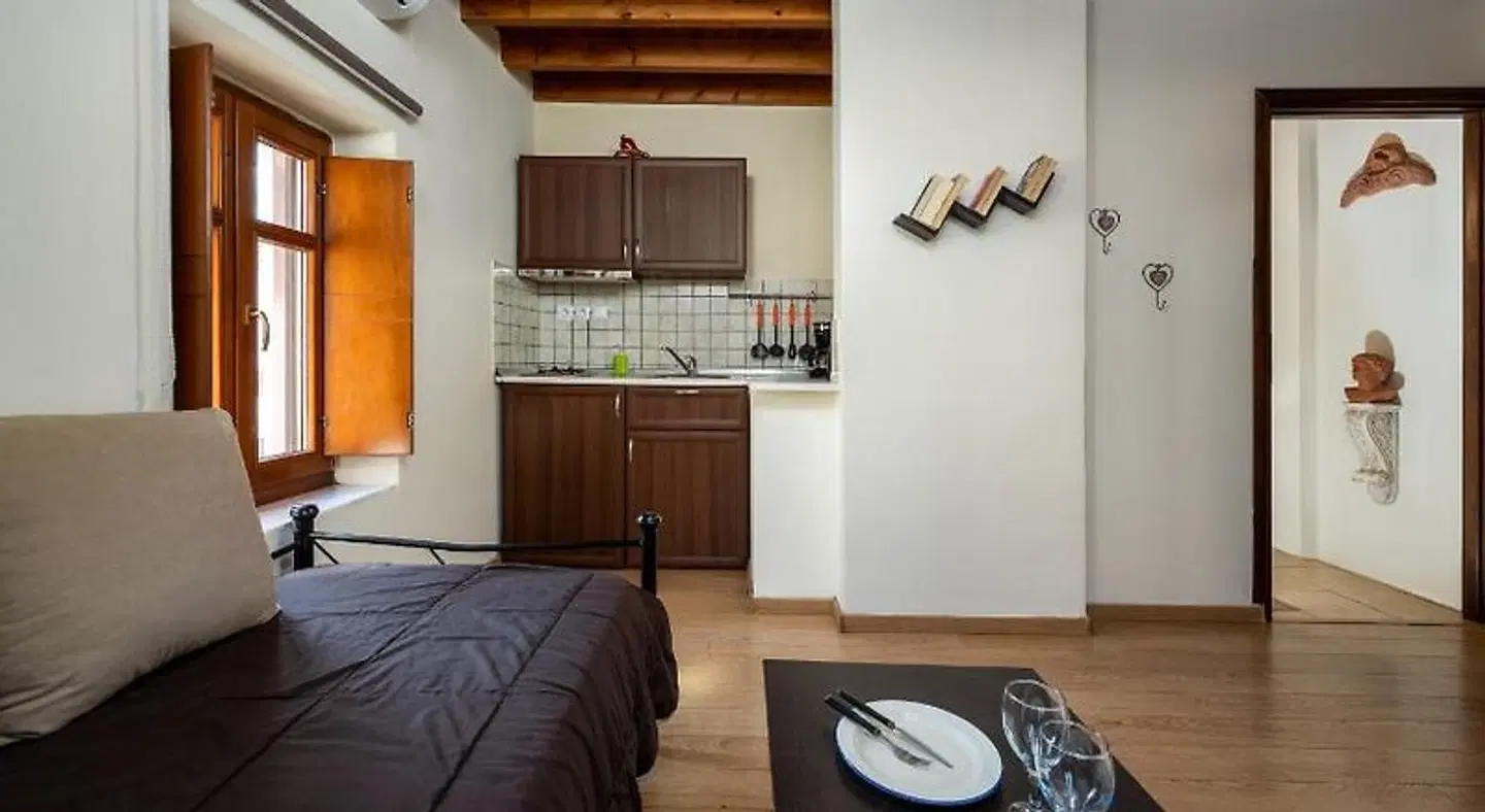 3 Charites Old Town ROOM_EXAMPLE