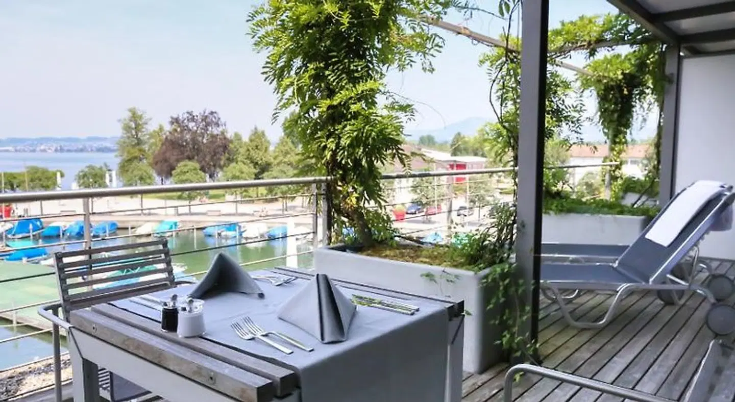 Marina Lachen Terrasse
