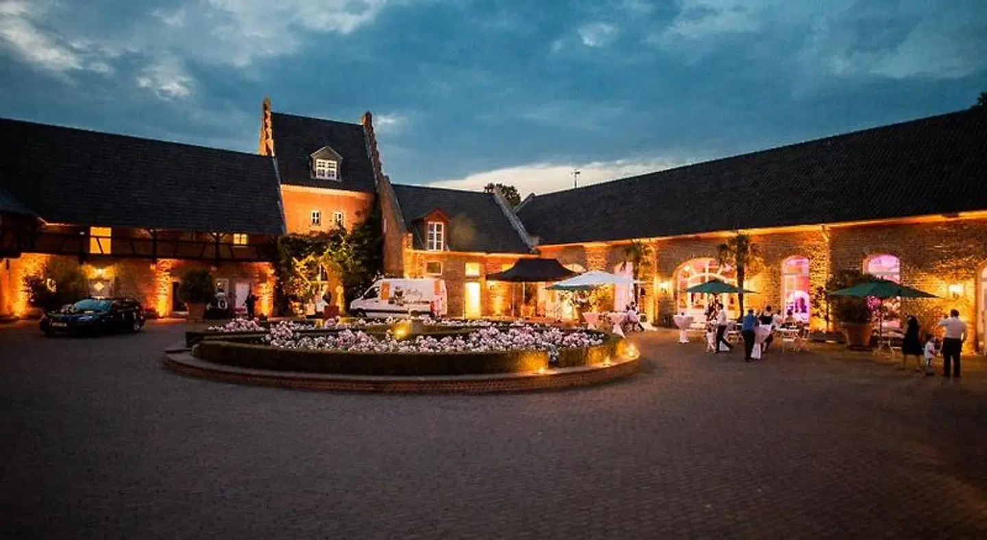 Burg Heimerzheim Terrasse