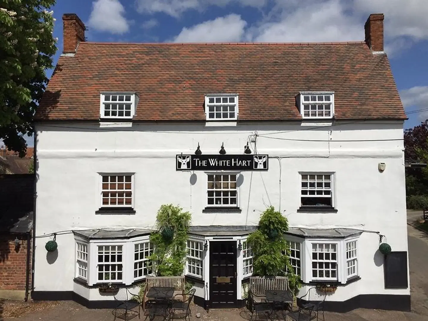 The White Hart EXTERIOR
