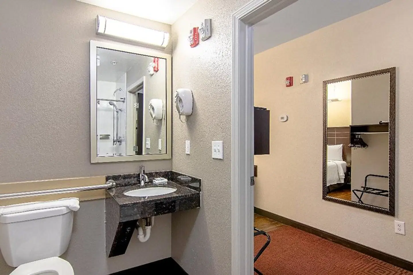 Red Roof Inn Locust Grove Badezimmer