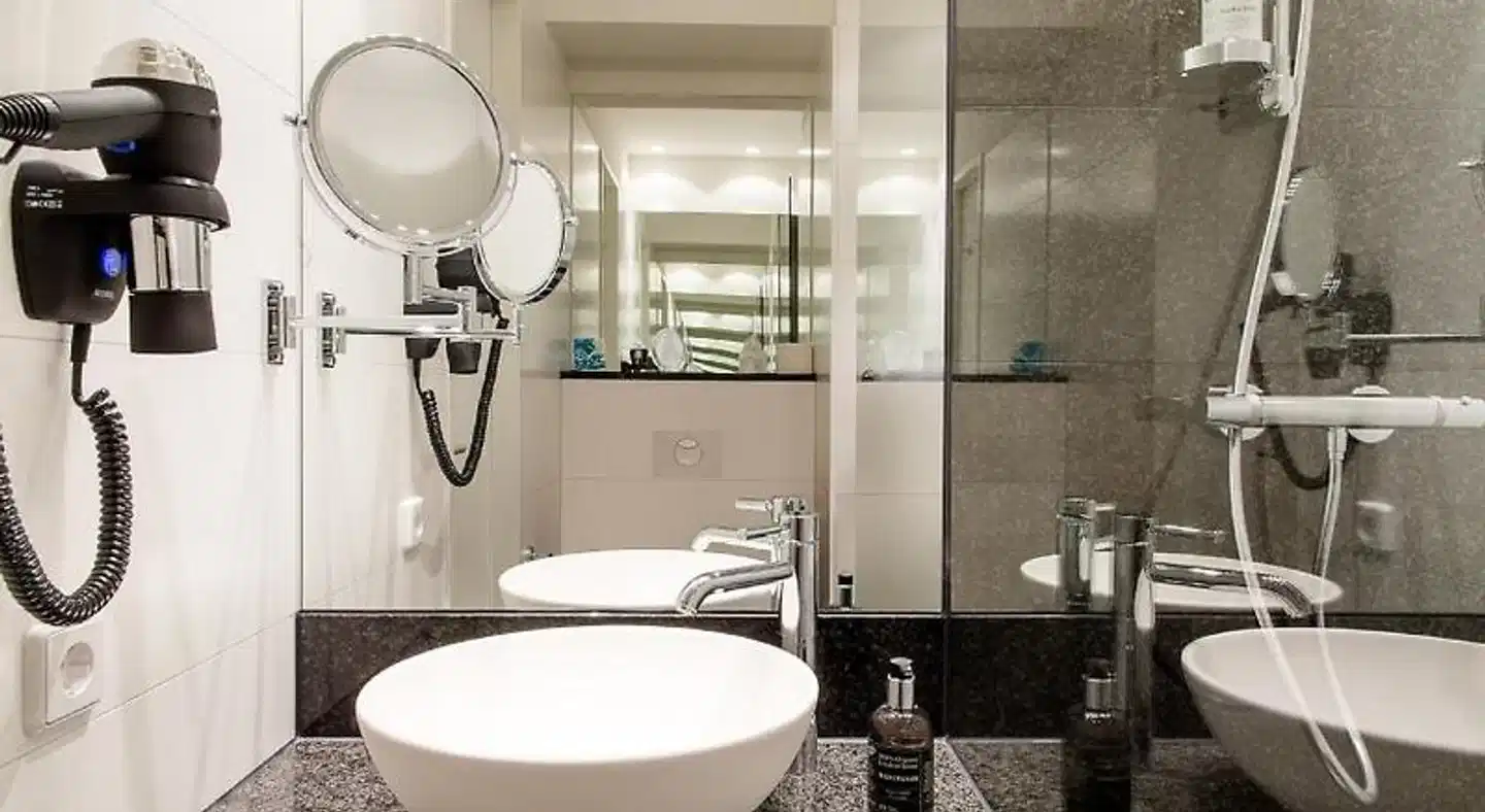 Motel One Stuttgart-Hauptbahnhof Badezimmer